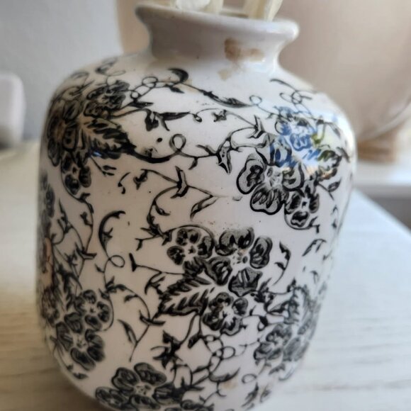 Magnolia Black and white distressed vase - Picture 1 of 3